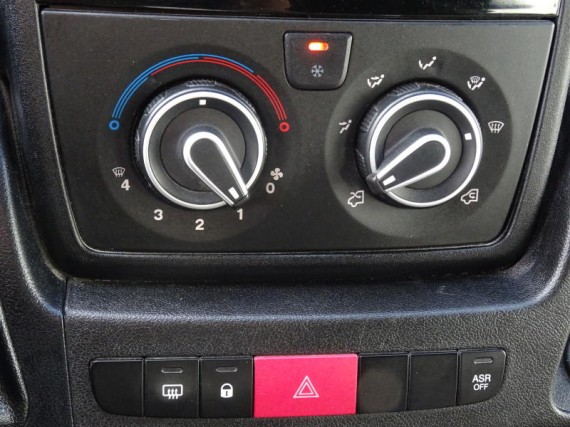 Peugeot Boxer L4H2 7 míst 2,0 BlueHDi 160k (foto 28) Peugeot Boxer L4H2 7 míst 2,0 BlueHDi 160k (foto 28)