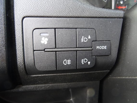 Peugeot Boxer L4H2 7 míst 2,0 BlueHDi 160k (foto 25) Peugeot Boxer L4H2 7 míst 2,0 BlueHDi 160k (foto 25)