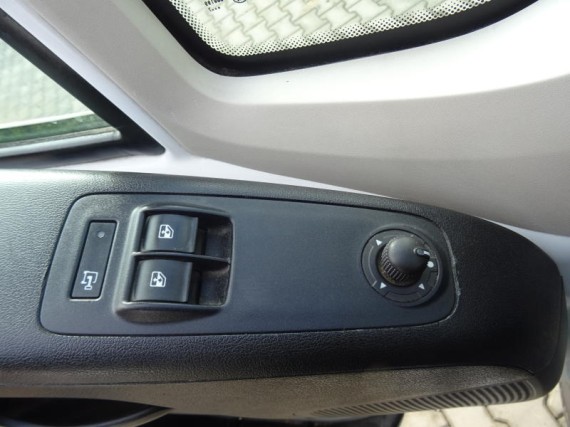 Peugeot Boxer L4H2 7 míst 2,0 BlueHDi 160k (foto 24) Peugeot Boxer L4H2 7 míst 2,0 BlueHDi 160k (foto 24)