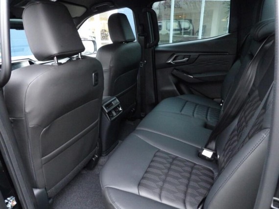 Isuzu D-Max V-Cross Double Cab 4x4 A/T (foto 40)