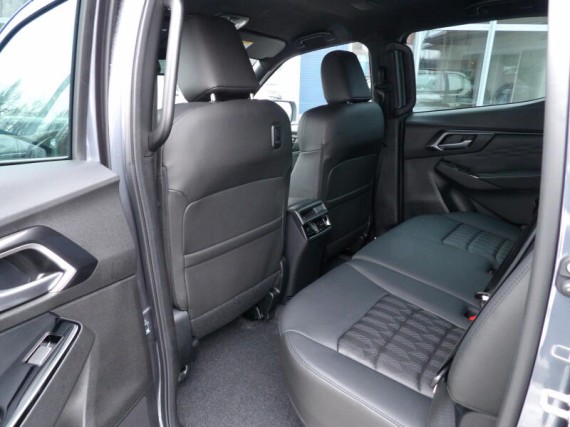 Isuzu D-Max V-Cross Double Cab 4x4 A/T (foto 15)