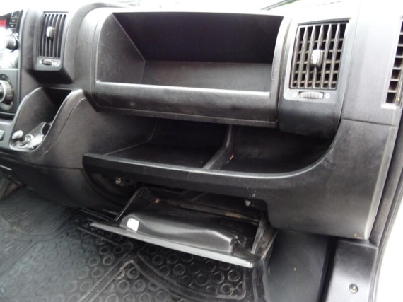 Peugeot Boxer Furgon L2H2 2,0 BlueHDi 160k (foto 18)