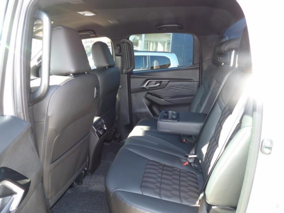 Isuzu D-Max V-Cross Double Cab 4x4 A/T (foto 2)