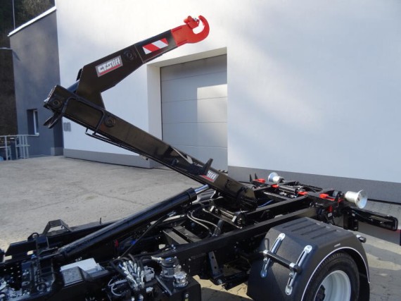 Isuzu M27 3.0L, hákový nosič kontejnerů (foto 20)