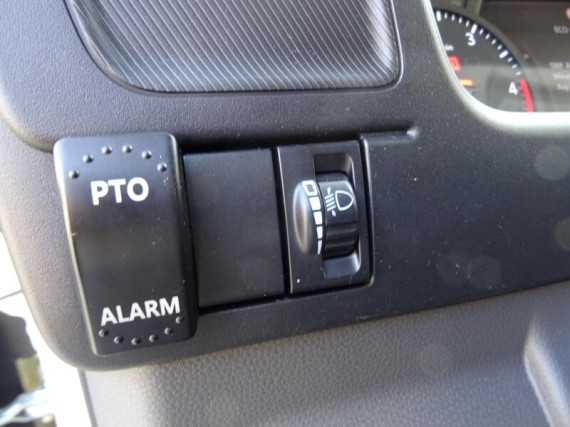 Isuzu M27 3.0L, hákový nosič kontejnerů (foto 23)