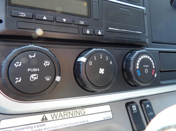 Mitsubishi Canter FUSO 9C18 nosič kontejnerů (foto 22)