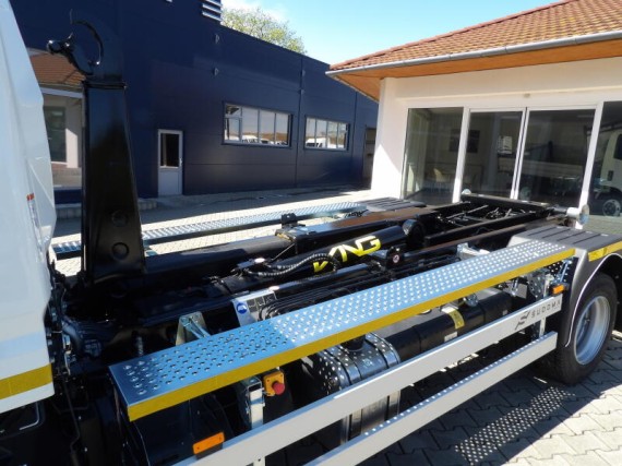 Mitsubishi Canter FUSO 9C18 nosič kontejnerů (foto 23)