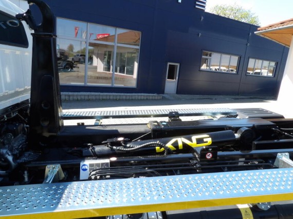 Mitsubishi Canter FUSO 9C18 nosič kontejnerů (foto 24)