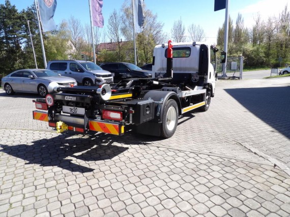 Isuzu M30 7,5t 3,0L 150k A/T hák. nosič (foto 11)