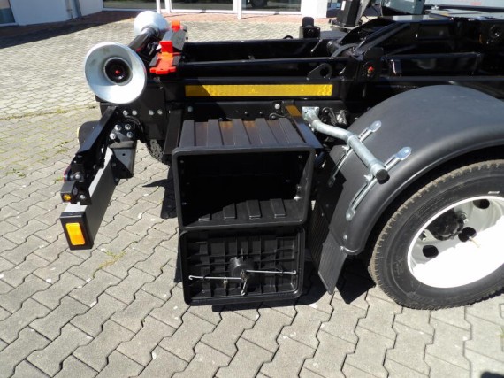 Isuzu M30 7,5t 3,0L 150k A/T hák. nosič (foto 24)