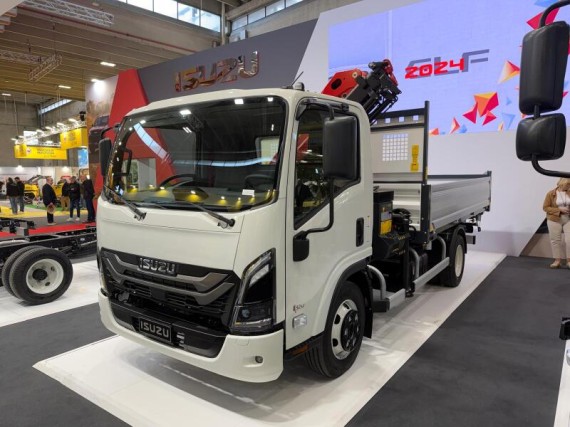 Isuzu M30 7,5t 3,0L 150k A/T 3s skl+ruka (foto 3)