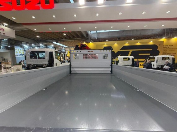 Isuzu M30 7,5t 3,0L 150k A/T 3s skl+ruka (foto 10)