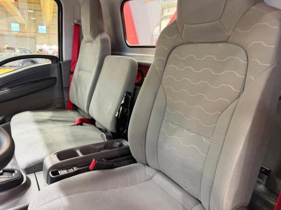 Isuzu M30 7,5t 3,0L 150k A/T 3s skl+ruka (foto 6)