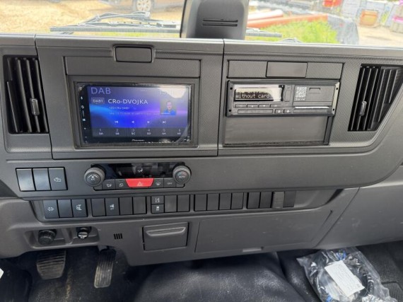 Isuzu F11 5.2L, 240k, MT6, Hákový nosič (foto 23)