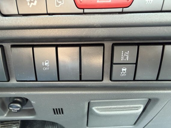 Isuzu F11 5.2L, 240k, MT6, Hákový nosič (foto 28)