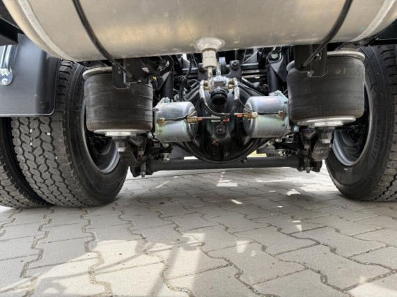 Isuzu F11 5.2L, 240k, MT6, Hákový nosič (foto 34)