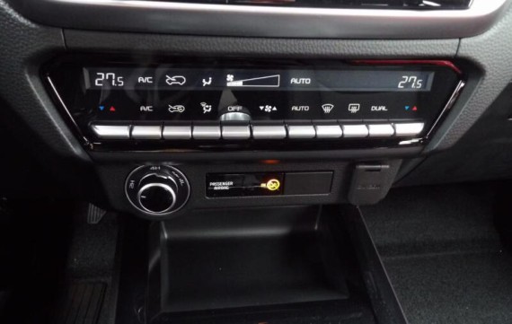 Isuzu D-Max LSE 2.2L 163K 4x4 8st. A/T (foto 14)