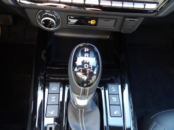 Isuzu D-Max V-Cross 2.2L 163K 4x4 8st. A/T (foto 19)