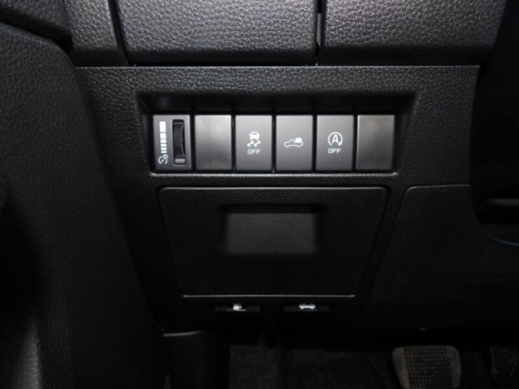 Isuzu D-Max V-Cross 2.2L 163K 4x4 8st. A/T (foto 11)