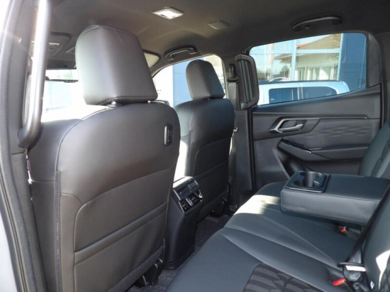 Isuzu D-Max V-Cross 2.2L 163K 4x4 8st. A/T (foto 2)