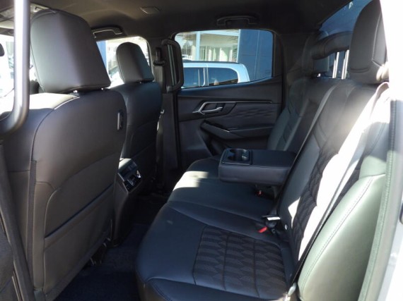 Isuzu D-Max V-Cross 2.2L 163K 4x4 8st. A/T (foto 1)