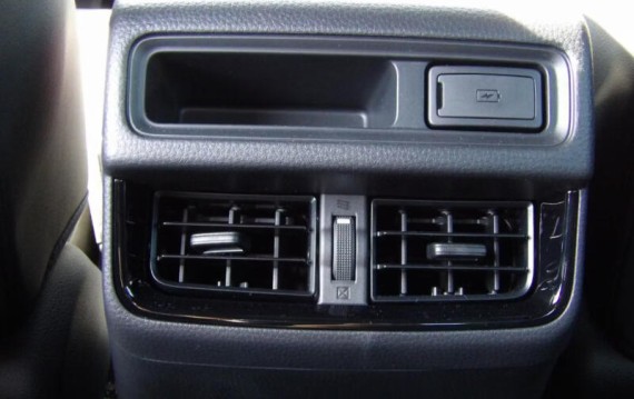 Isuzu D-Max V-Cross 2.2L 163K 4x4 8st. A/T (foto 32)