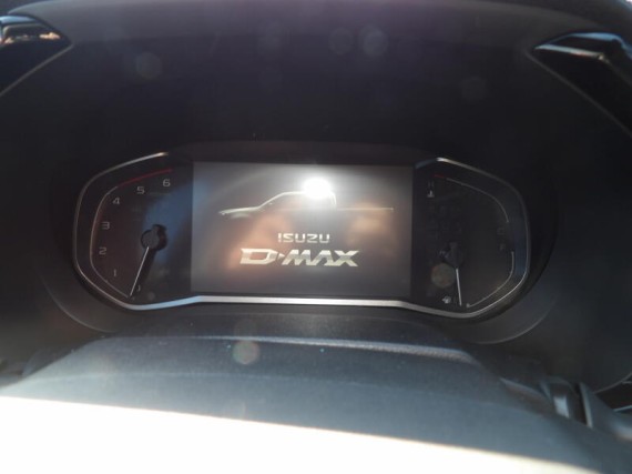 Isuzu D-Max V-Cross 2.2L 163K 4x4 8st. A/T (foto 12)