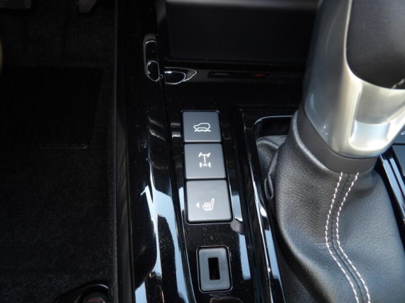 Isuzu D-Max V-Cross 2.2L 163K 4x4 8st. A/T (foto 14)