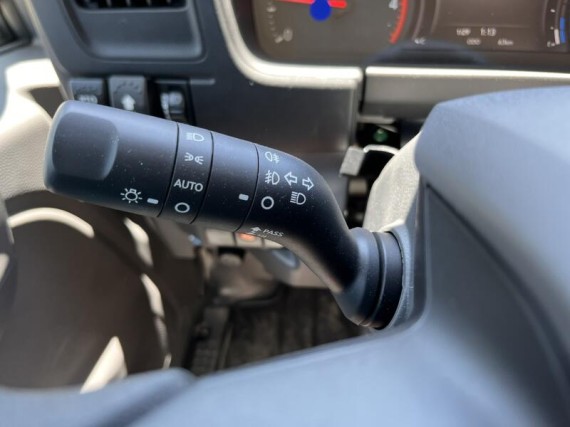 Isuzu M30 7,5t  3stranný sklápěč s rukou (foto 35)