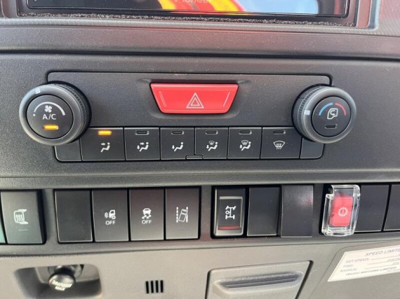 Isuzu M30 7,5t  3stranný sklápěč s rukou (foto 47)