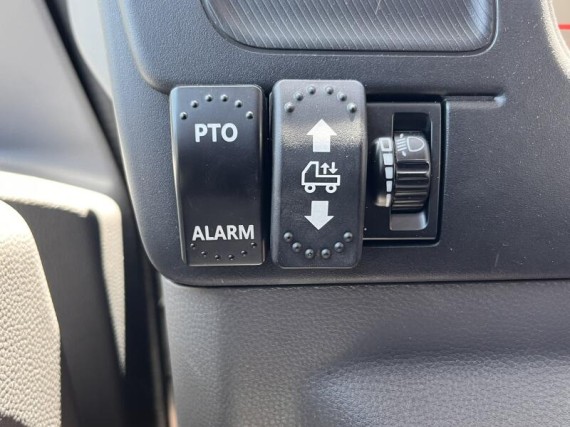 Isuzu M30 7,5t  3stranný sklápěč s rukou (foto 63)