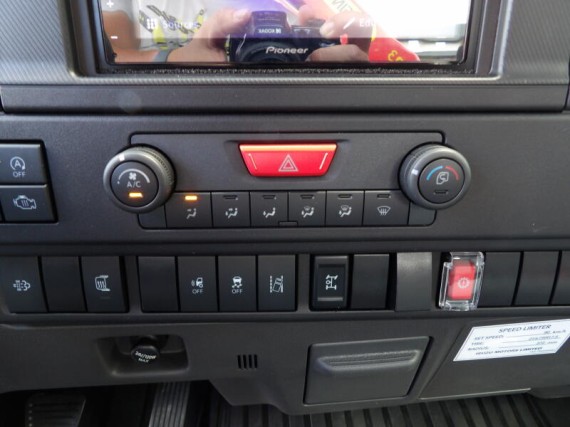 Isuzu M30 7,5t  3stranný sklápěč s rukou (foto 54)