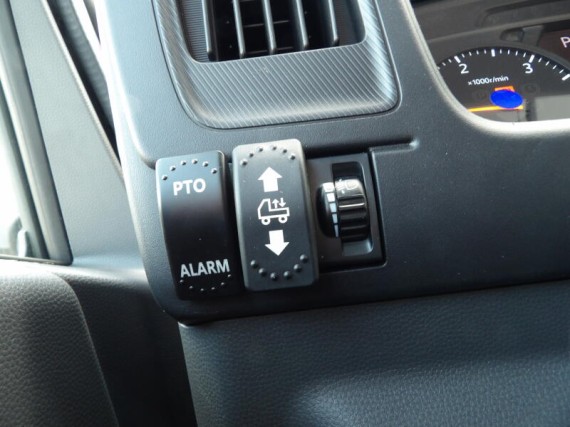 Isuzu M30 7,5t  3stranný sklápěč s rukou (foto 80)