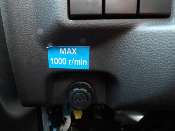 Isuzu M30 7,5t  3stranný sklápěč s rukou (foto 82)