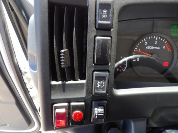 Isuzu M27 3,0L, hákový nosič kontejnerů (foto 15)