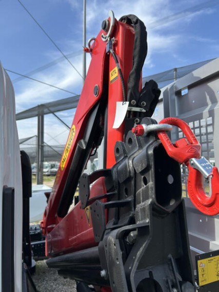Isuzu M21 1,9L, 3s sklápěč s hydr. rukou (foto 3)