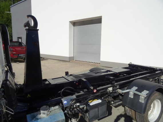 Isuzu M27 3,0L, hákový nosič kontejnerů (foto 10)
