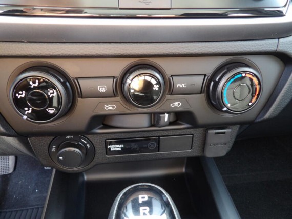 Isuzu D-Max SpaceCab LS 2.2L 163K 8st. A/T (foto 23)